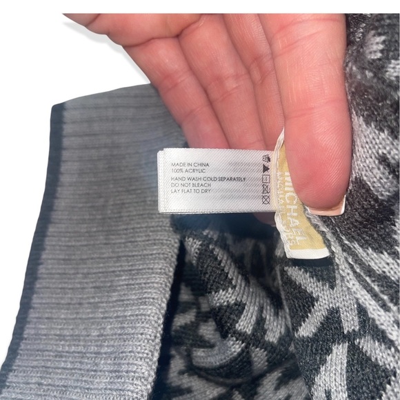 MICHAEL KORS Gray Signature MK Beanie NWT - Picture 6 of 6